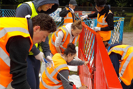 Students litterpicking